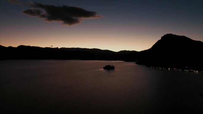 泸沽湖日落