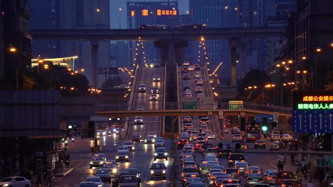 成都草堂北路夜景车流