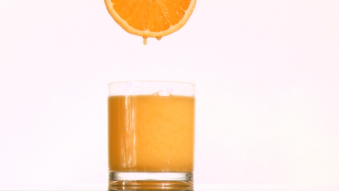 橙子和倒橙汁特写橘子汁