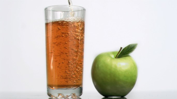 苹果和苹果汁特写水果健康饮食营养均衡