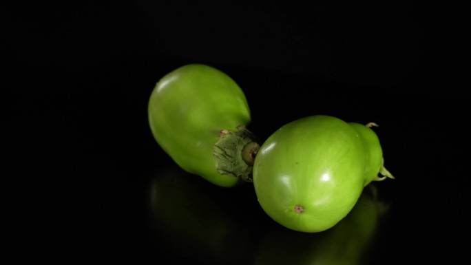棚拍纯色背景绿茄子