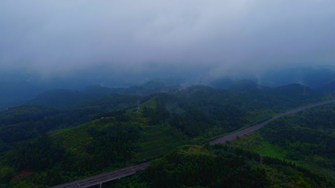 航拍烟雾山川