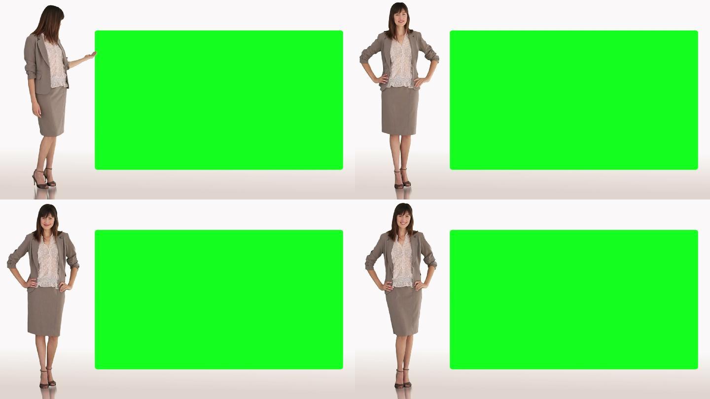 迷人的女商人展示着绿色的屏幕