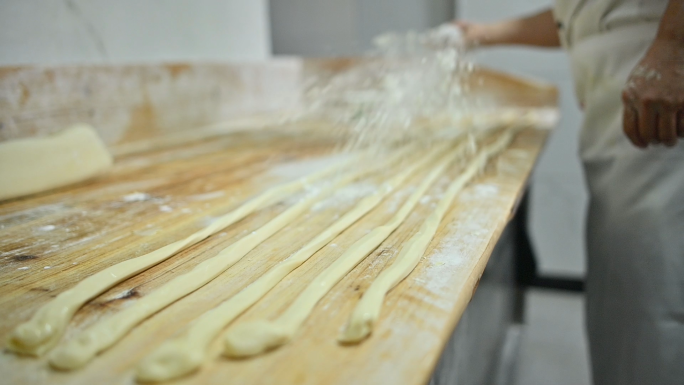 传统手工美食四川名小吃荥经挞挞面制作