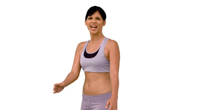 女人穿着运动服在白色背景下展示肌肉特写