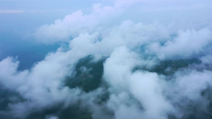 4k航拍山间薄雾云雾缭绕自然风光空镜头