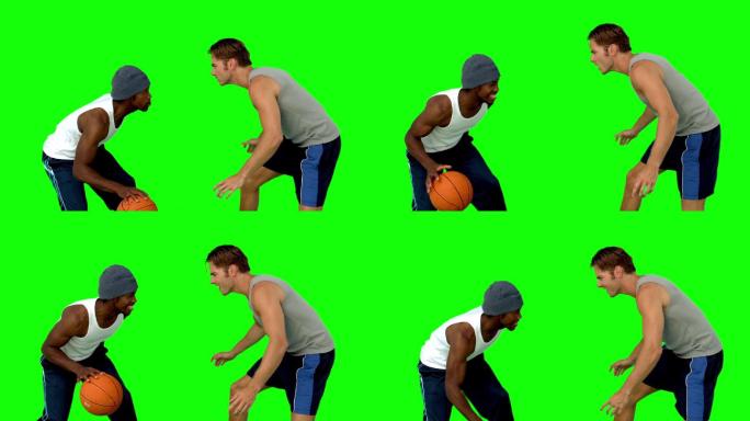 两个男人在镜头前打篮球特写