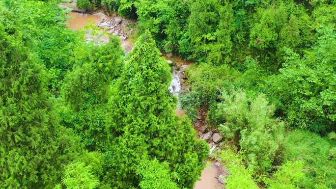 4k航拍雨后的山间小溪河流溪流风光