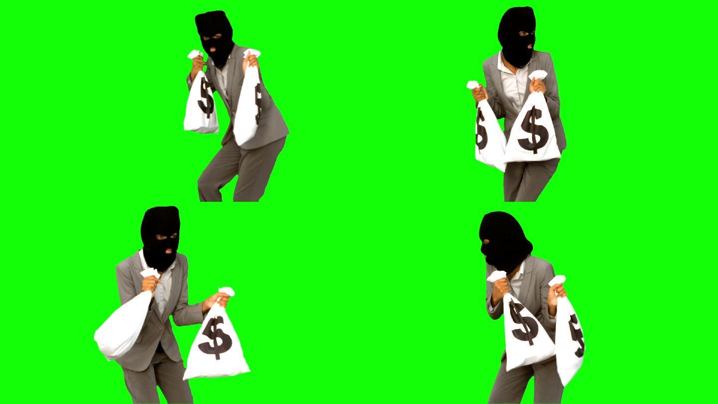 绿幕上的慢镜头显示窃贼拿着钱袋