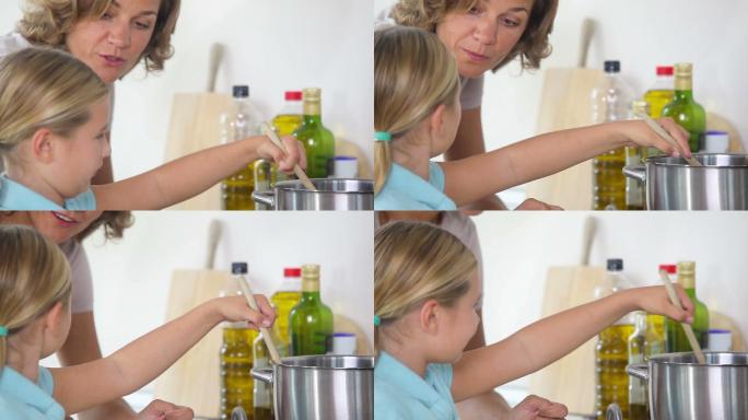 母亲在家教女儿如何做饭