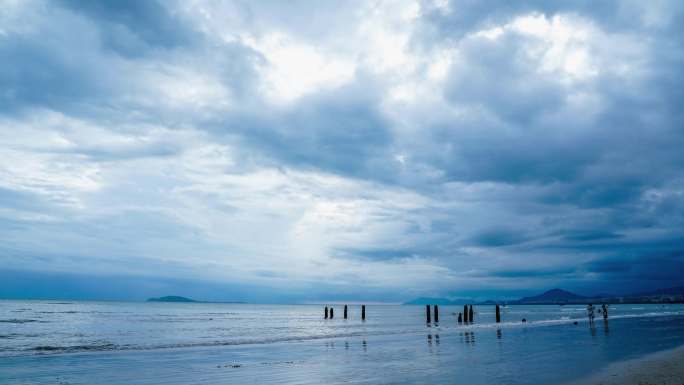 三亚海滩 椰梦长廊海滩 移动的云空镜天空