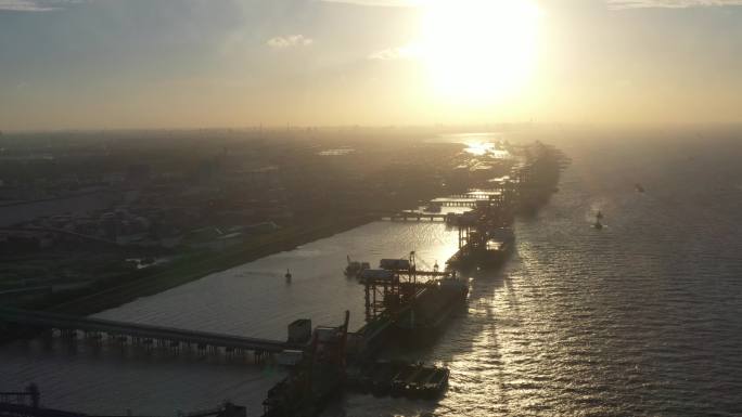 4K原素材-航拍外高桥港区集装箱码头