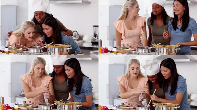 一个戴着厨师帽的女人和朋友在厨房里吃着饭