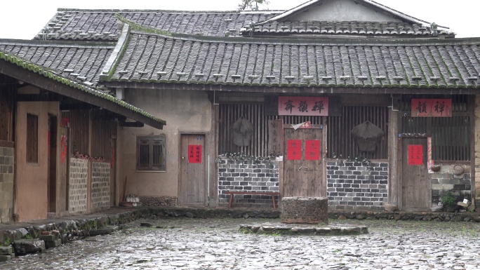 下雨天老房子古代建筑雨天福建古厝老房屋