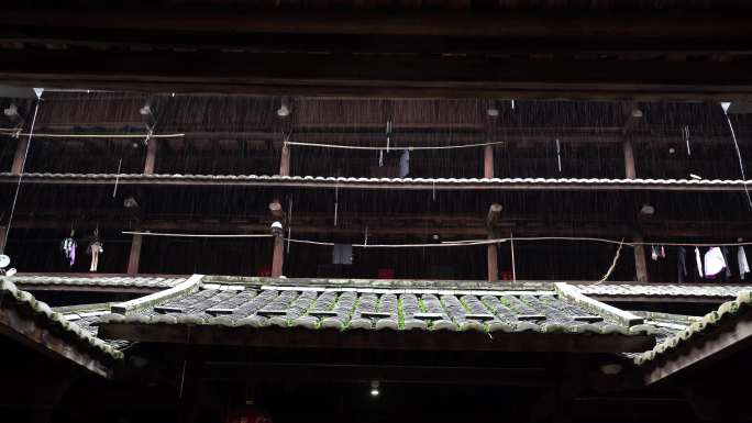 下雨天老房子古代建筑雨天福建古厝老房屋