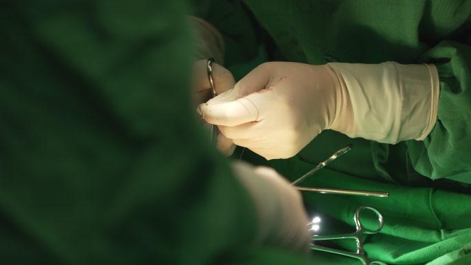 手术室 手术台 做手术 手术缝合 缝针