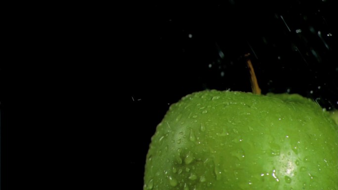 绿苹果特写淋湿打湿水珠绿苹果特写