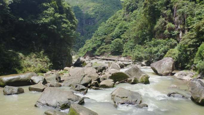 山川河流巨石