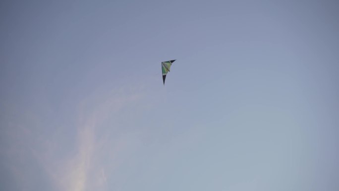 杭州西湖晚霞放风筝的老人4k25帧