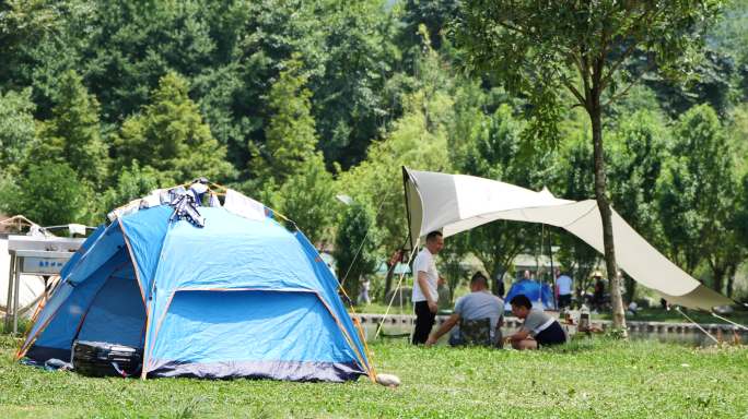 露营基地帐篷2