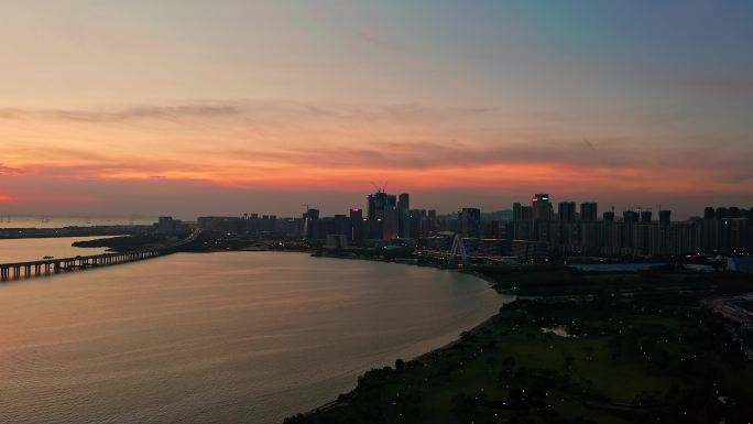 深圳宝安欢乐港湾晚霞航拍大景前进