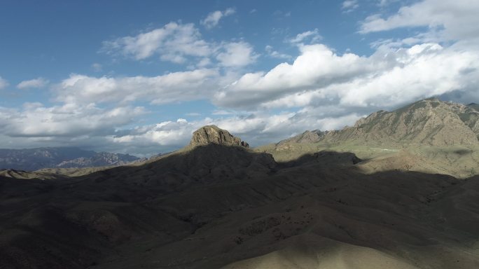 贺兰山南部全景