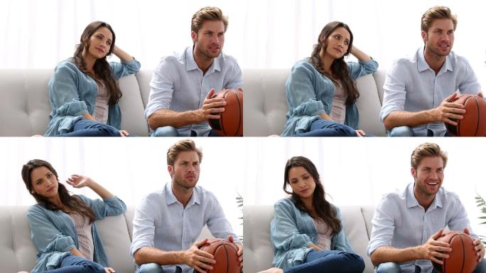 一个女人因为伴侣在家沙发上看篮球比赛而生气