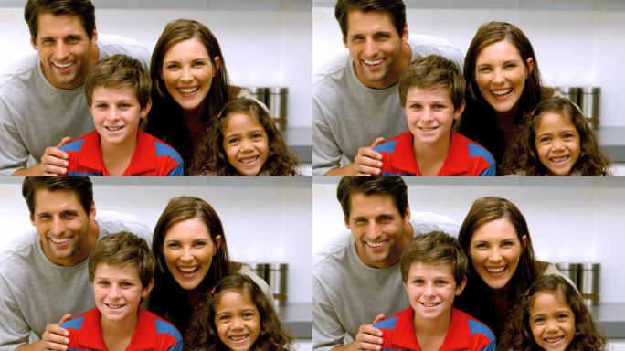 家人一起在厨房度过的时光以每秒250帧的慢镜头呈现