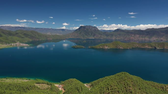 原创 云南泸沽湖格姆女神山自然风光航拍