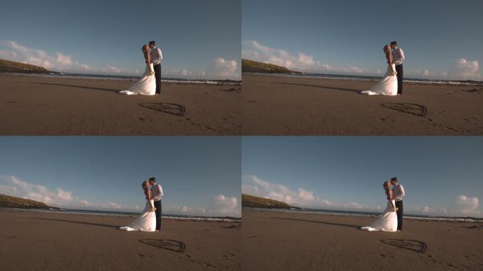 迷人的新婚夫妇在海滩上接吻的慢动作