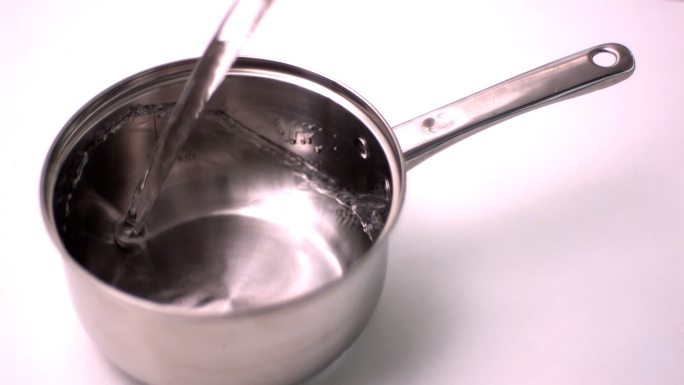 慢动作加水炖锅水盆勺子水花