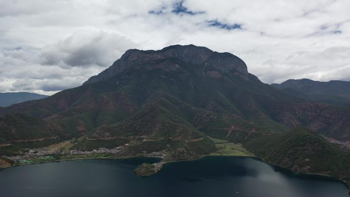 原创 云南泸沽湖格姆女神山自然风光航拍