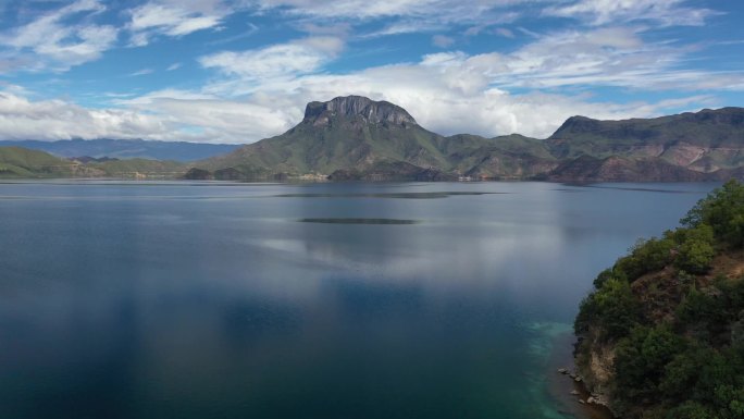 原创 云南泸沽湖格姆女神山自然风光航拍