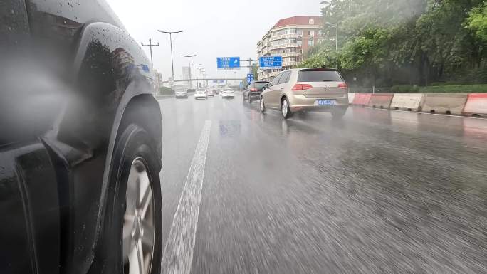 雨天行车 雨天驾车 安全驾驶 雨中交通