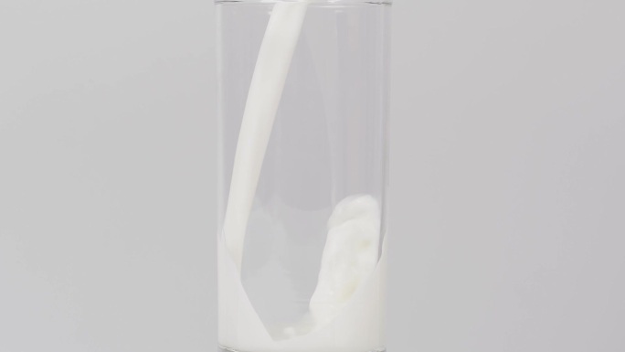 牛奶 水杯 倒牛奶 广告 实拍