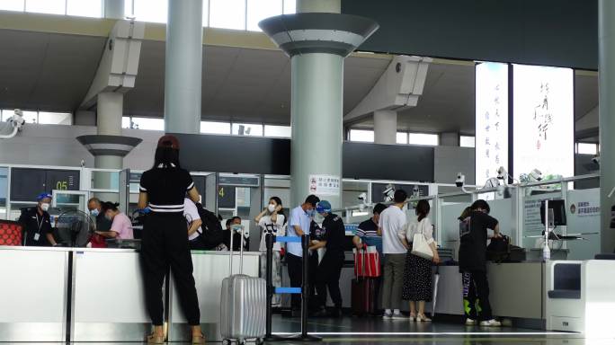 4K 机场旅客过安检延时视频