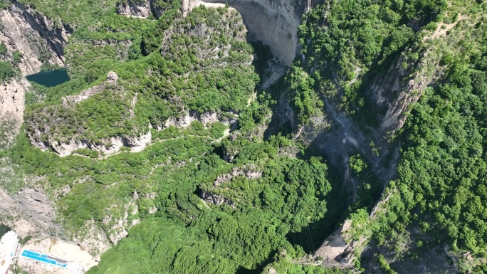 航拍山西太行山大峡谷八泉峡索道空中巴士