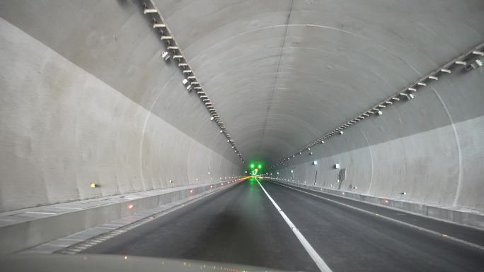 通过隧道