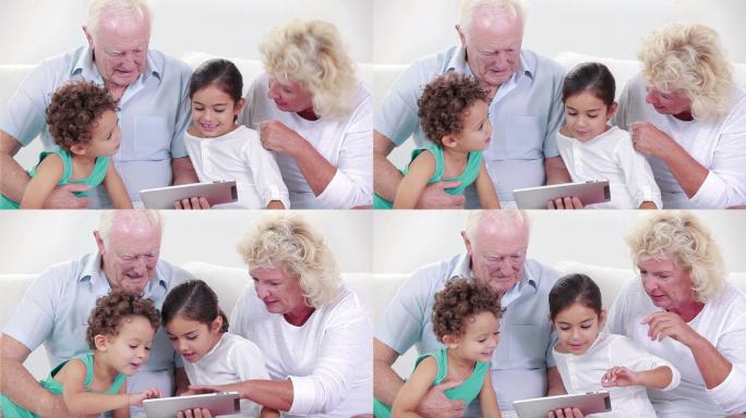 两个祖父母和两个孩子在用平板电脑