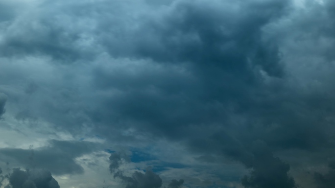 暴风雨来临前乌云滚滚