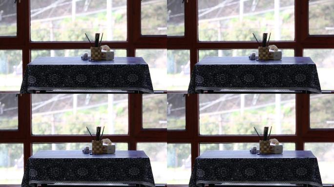 江南农村小饭店桌子印花桌布筷子实拍原素材
