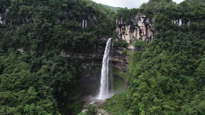 壮观唯美自然风光大山峡谷瀑布飞流直下