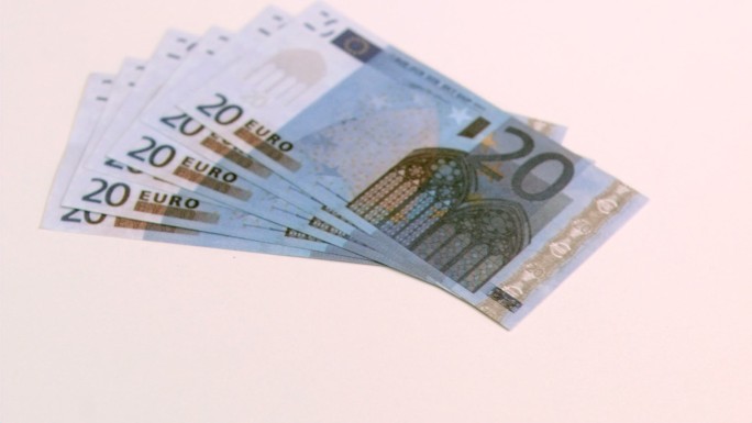 桌面上的20欧元纸币特写