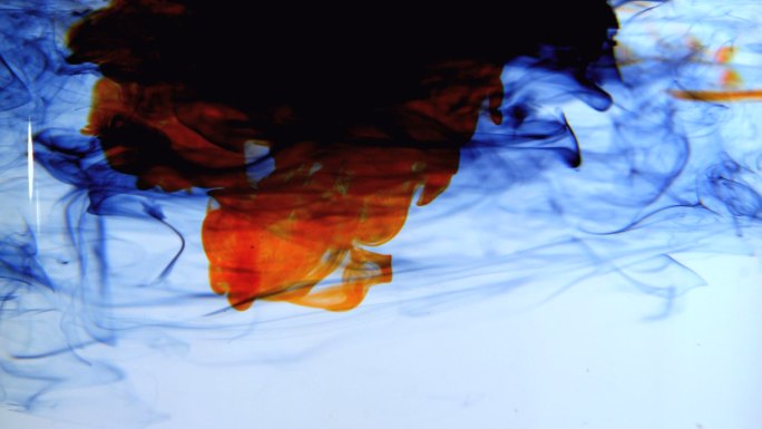 蓝橙和黑墨在水中慢动作旋转动画特效