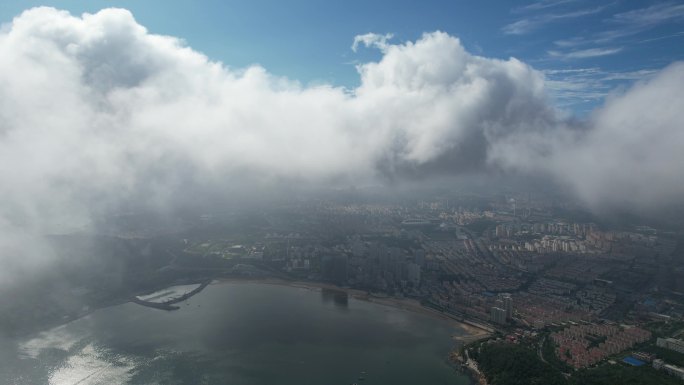 航拍云雾阳光之下的威海金海滩海湾