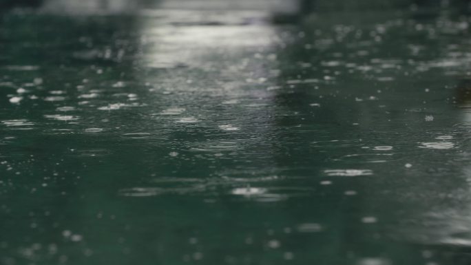 城市下雨-地面雨滴涟漪