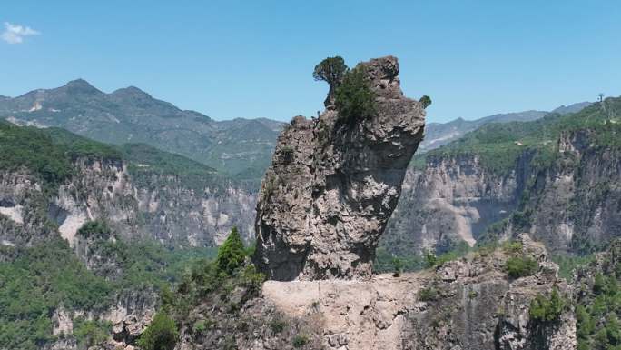 航拍太行山八泉峡北天门和飞来石希区柯克