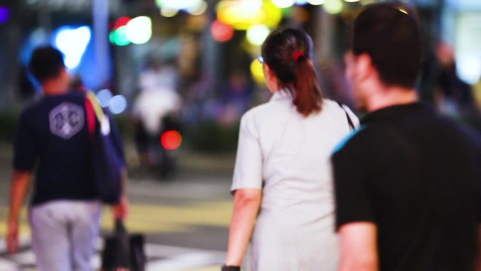 都市夜景 人流车流 行人过马路 液晶广告牌