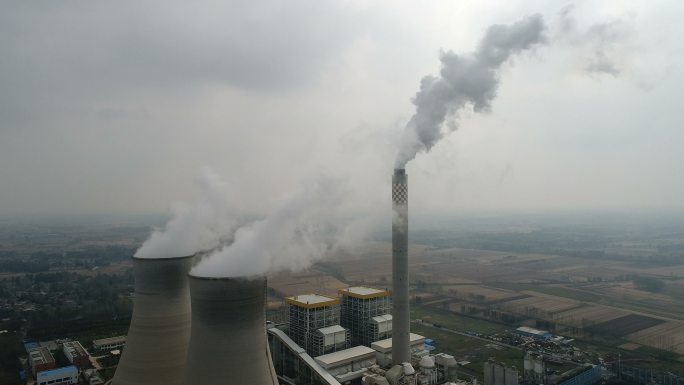 火力电厂烟囱及冷却塔烟雾与蒸汽航拍