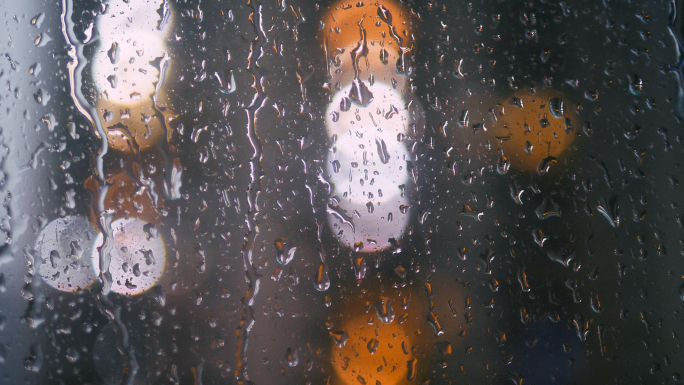 窗户雨滴打雷城市下雨